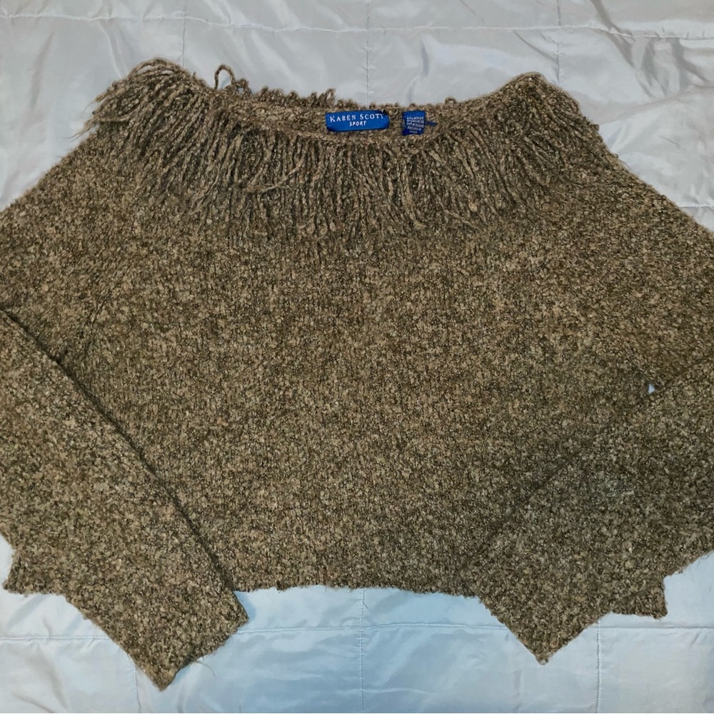 Knit cropped sweater with collar details, in great condition